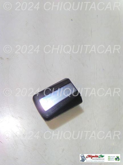 CANTO PUXADOR PORTA TRAS DTA MERCEDES 124