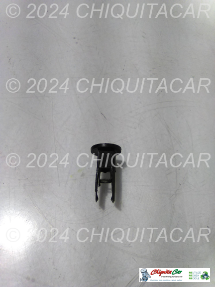 BOTÃO FIXADOR MERCEDES Classe C (202) 