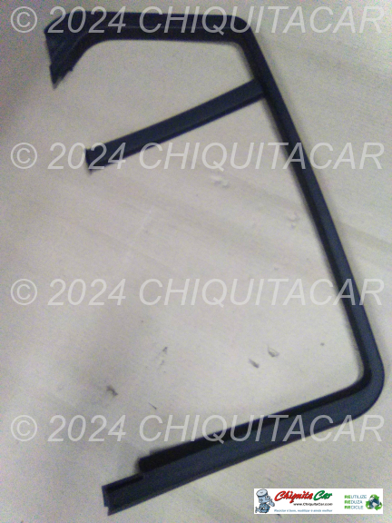 PLASTICO ARO PORTA TRAS ESQ  MERCEDES Classe C (204) 