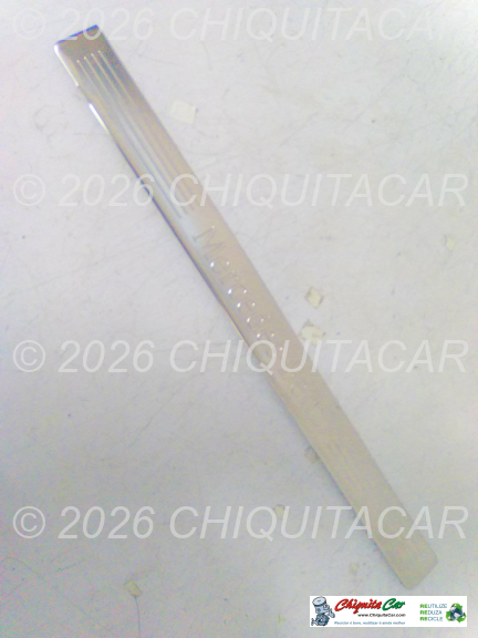 RODAPE PORTA FRENTE MERCEDES Classe E (212) 
