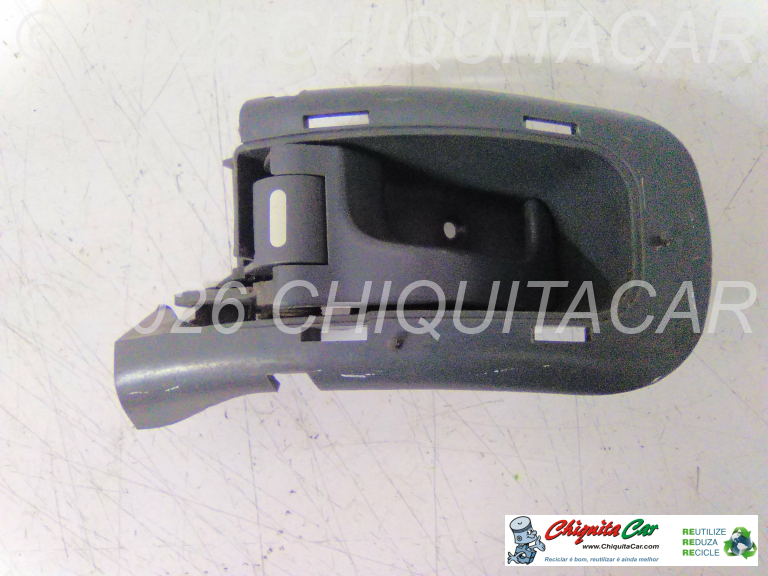 PUXADOR PORTA FRENTE ESQ INT MERCEDES VITO (638)