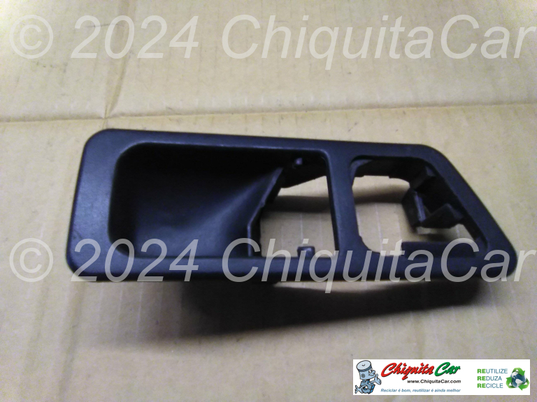 CAPA PUXADOR INTERIOR PORTA FRENTE DTA MERCEDES 190 (201) [1982-1993]