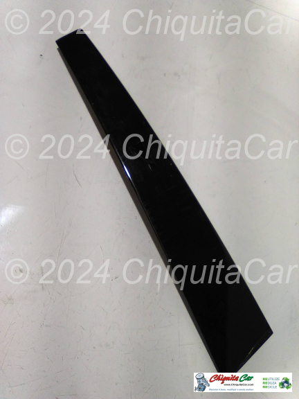 REVESTIMENTO VERTICAL PORTA TRAS ESQ Frente  MERCEDES Classe C (202) 