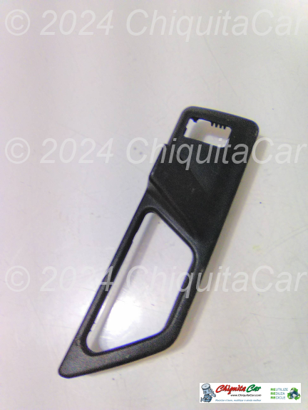 CAPA PUXADOR INTERIOR PORTA TRAS ESQ MERCEDES 124 [1984-1995]