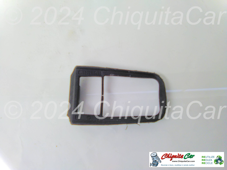 CALÇO CANTO PUXADOR PORTA TRAS MERCEDES Classe C (202) 